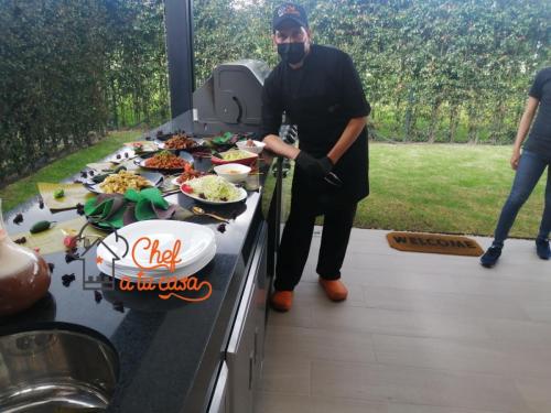 Barra mexicna, Tortillas de colores, totopos, frijol refrito , pollo al tomatillo verde, fajitas  en chipote  las mejores barras Mexicanas en Chef a tu Casa 