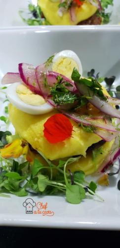 Causa limeña de lomo, criolla perauana, huevos de codorniz, la mejor experiencia peruana con Chef a tu casa