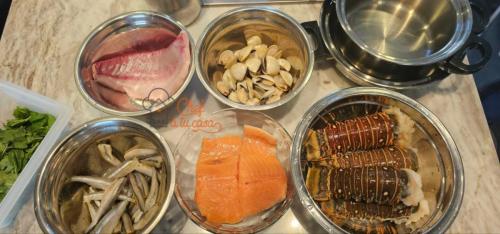 sellecion de ingredientes , langosta , hamachi , salmon noruego , arenques , almeja blanca , pedidos especiales chef a tucasa 
